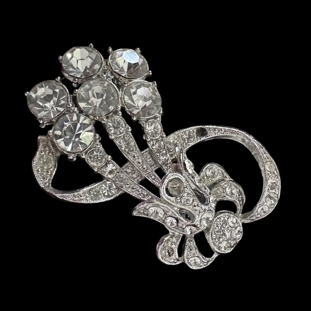 Elegant Silver Floral Brooch